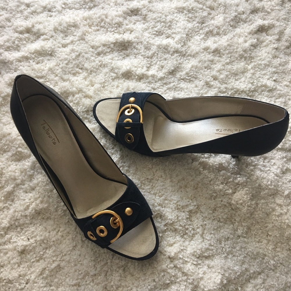 Talbots Navy Pump w/ Gold Buckle Sz 9